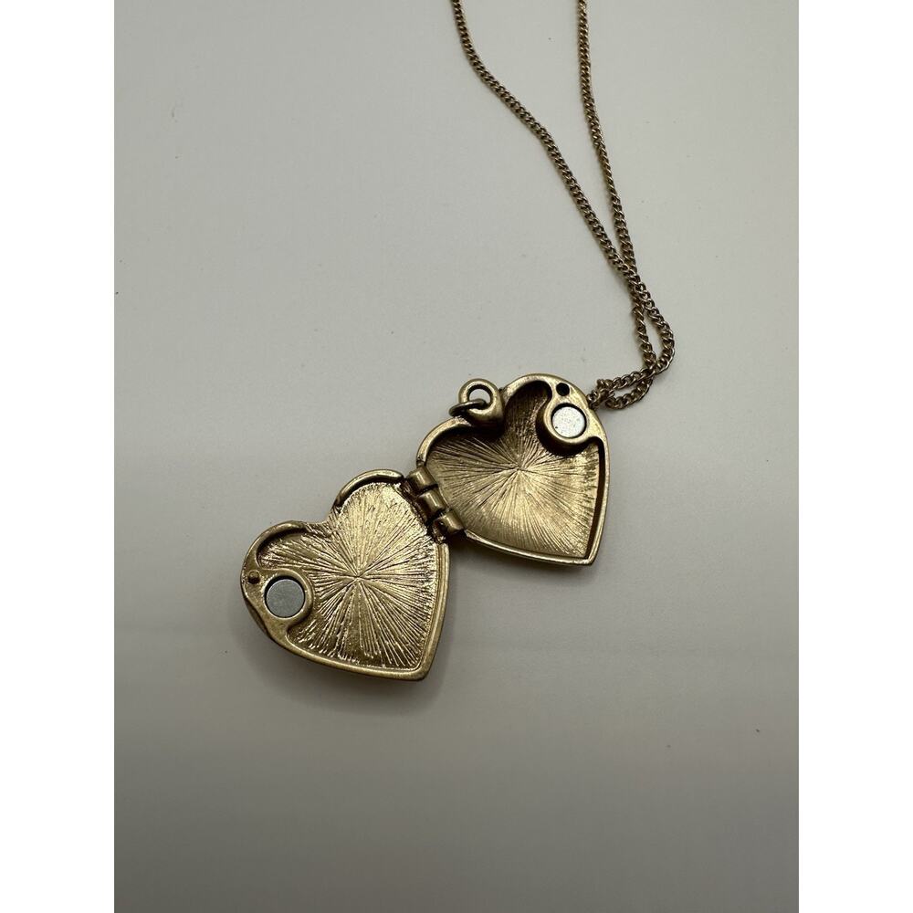Gold Tone Chain Necklace With Faux Rose Quartz Heart Locket Signed D 16” - Picture 6 of 6